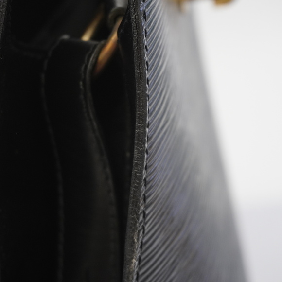 Louis Vuitton Epi Cluny Shoulder Bag - Picture 8 of 9